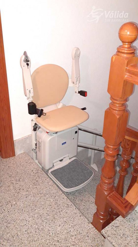Instal·lar cadira elevadora per superar desnivells i millorar l'accessibilitat