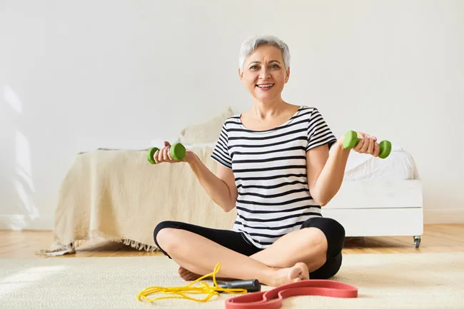 10 ejercicios para personas con artritis en casa