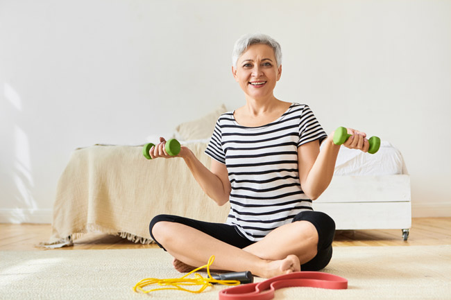 10 ejercicios para personas con artritis en casa