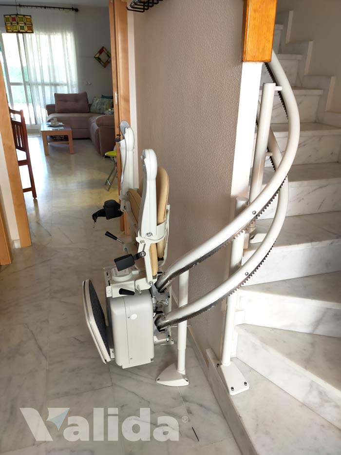 Silla salvaescaleras para ancianos en Nuevo Portil
