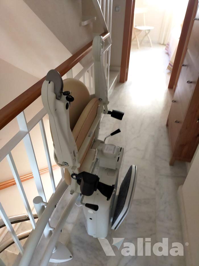 Sillas salvaescaleras para escaleras con curvas en Huelva