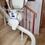 Silla salvaescaleras para escaleras curvas y estrechas