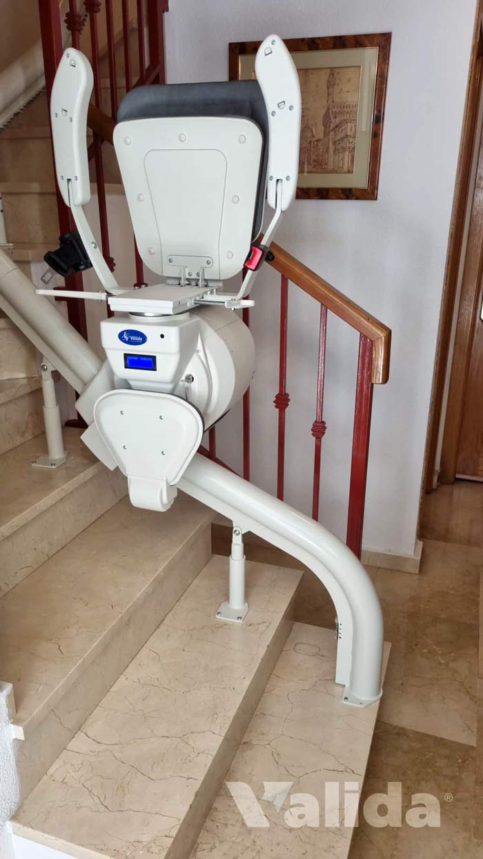 Silla salvaescaleras para escaleras curvas y estrechas