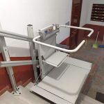 Plataforma salvaescaleras spatium para escaleras rectas en Sevilla