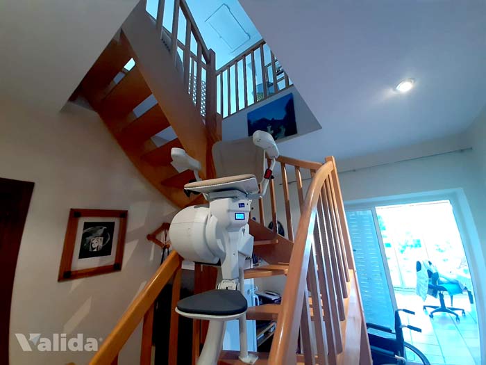 Silla salvaescaleras para escaleras estrechas y de madera en Madrid