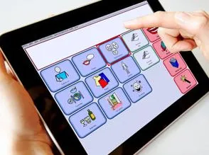 Tablet per aCAA per a persona amb problemes de mobilitat.