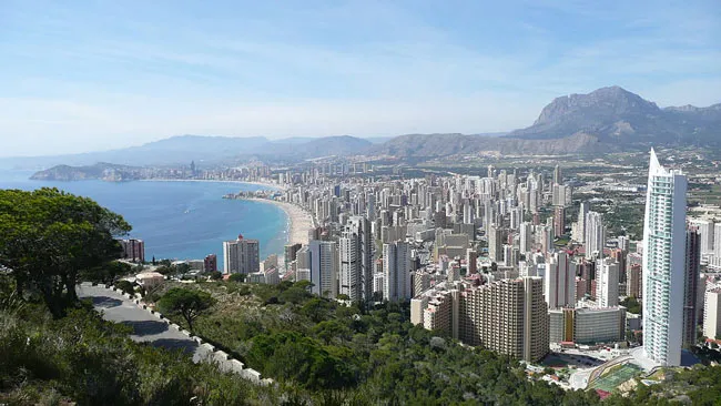 Benidorm destinos turísticos para personas mayores