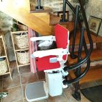 Silla salvaescaleras para persona con movilidad reducida en Portela