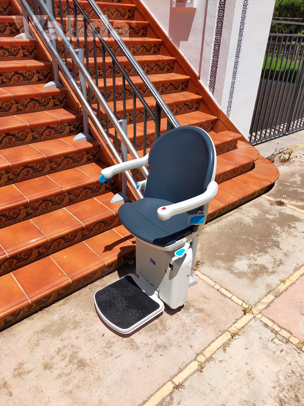 Silla sube escaleras para persona con discapacidad en Lepe
