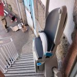 Silla para subir escaleras en Bouses