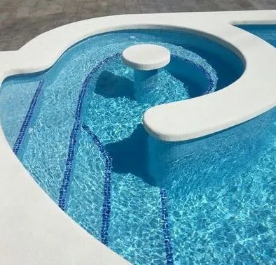Escaleras de forma libre para la piscina