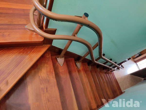 Instalación de silla sube escaleras en Quincoces de Yuso