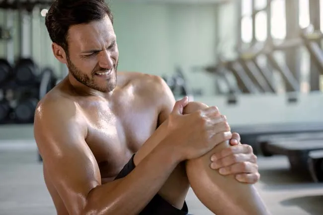 Dolor de rodilla por desgaste de articulación.