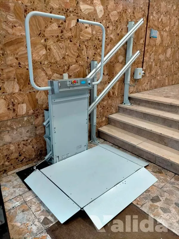 Instalación sube escaleras plataforma en Madrid