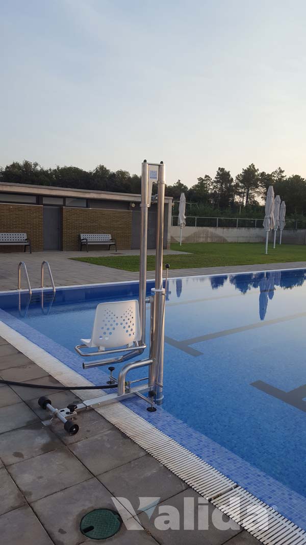 Elevador per a piscina a Aiguaviva