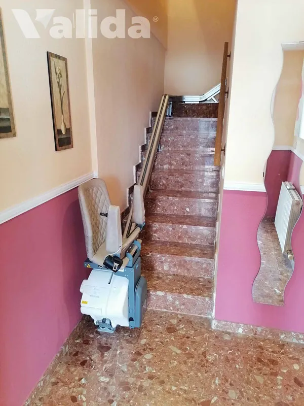 Cadira salvaescales plegable per a escales a La Puebla de Alfindén