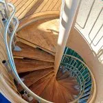 Instalación de salvaescaleras en escalera de caracol en Alboraya