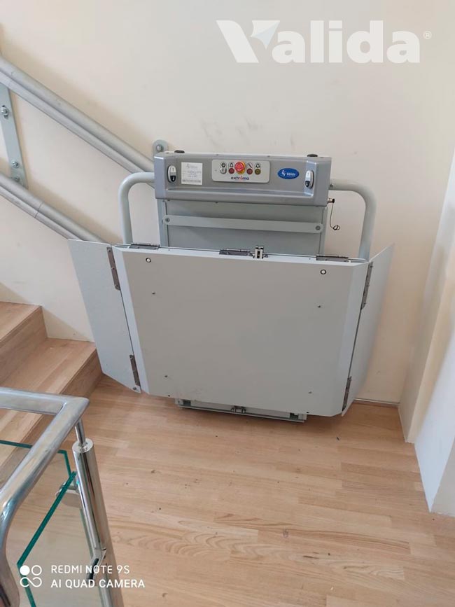 Plataforma salvaescaleras en comunidad en Santander