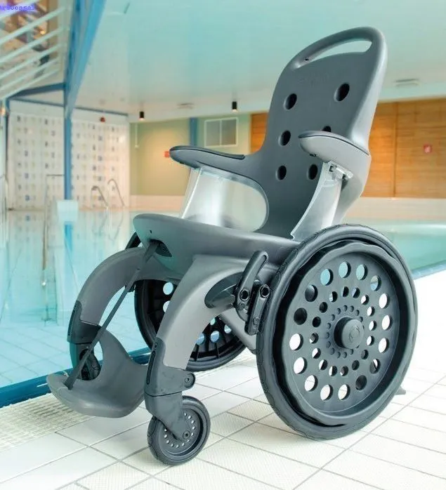 Silla para la piscina para personas con discapacidad