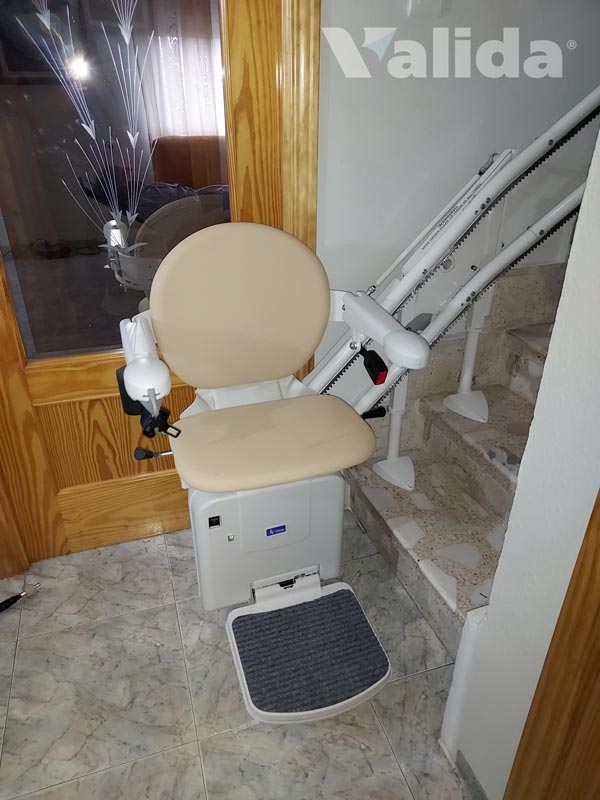 Silla salvaescaleras para persona mayor en Moraleja