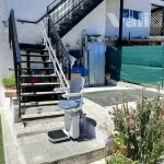 instalació de cadira salvaescales a pati de Las Rozas