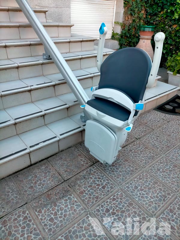 Cadira elevadora d'escales a l'exterior a Zaragoza