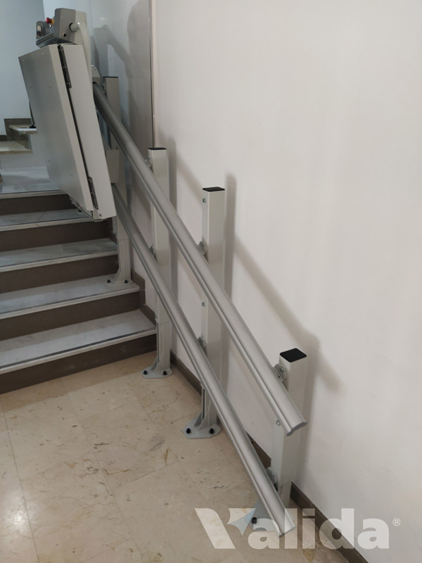 Plataforma para escaleras rectas en Granada
