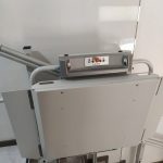 Plataforma sube escaleras para entrada de bloque de pisos en Granada
