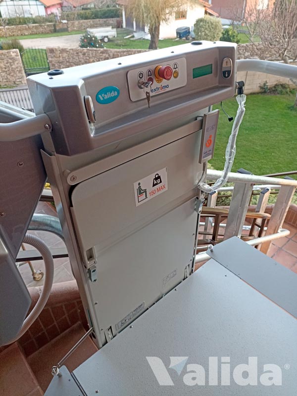 Plataforma amb seient abatible a santillana de Mar
