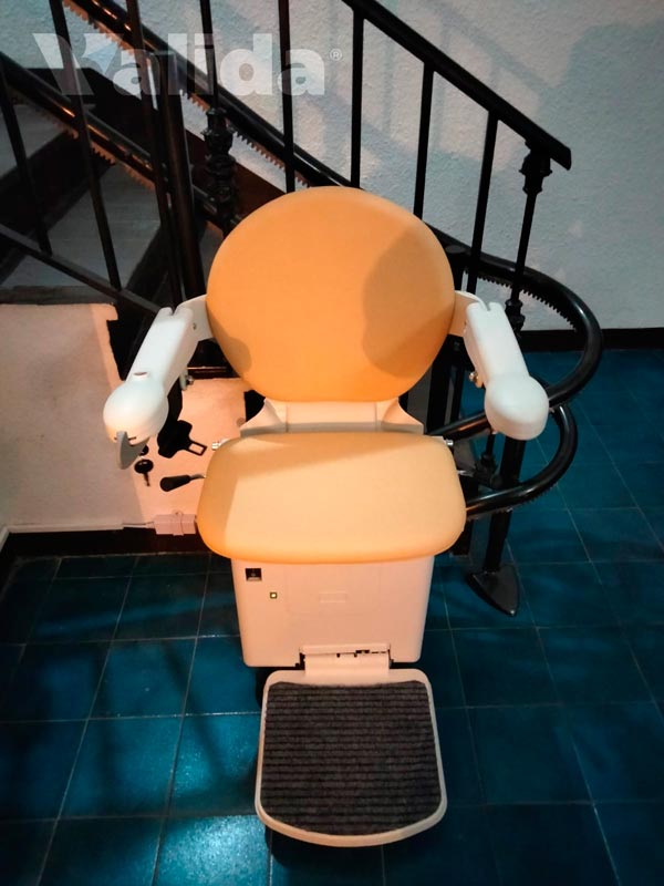 Silla sube escaleras para persona mayor en Plasencia