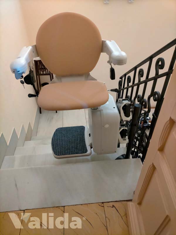 Silla para subir escaleras en Almodovar del Campo