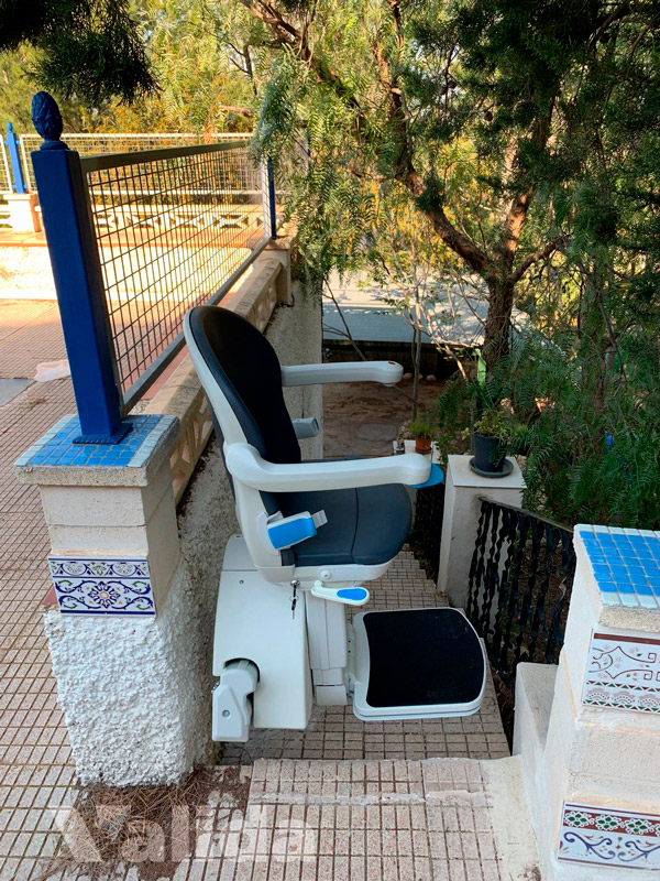 Salvaescaleras resistente a la lluvia en Murcia
