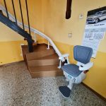 Silla sube escaleras para escaleras con curva en Alhama de Aragón.