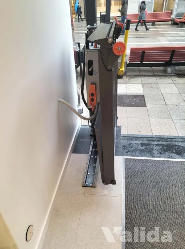 Plataforma para local comercial en Oviedo