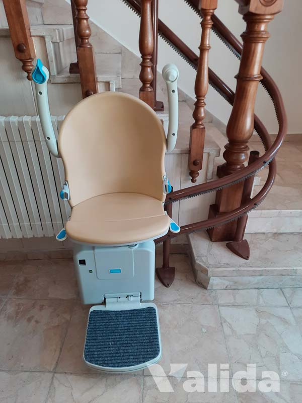 Salvaescaleras para persona mayor en Pontevedra