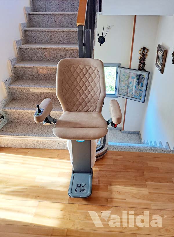 Silla salvaescaleras para escaleras curvas y rellanos