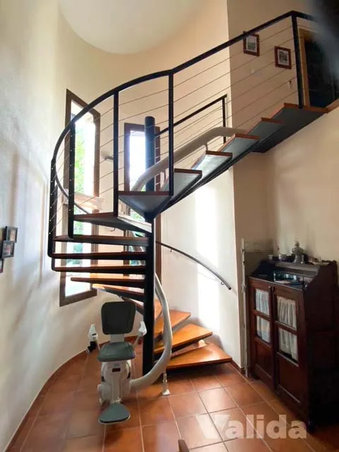 Silla elevadora en escalera de caracol en Liérganes