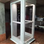 elevador vertical para mejorar la accesibilidad en viviendas particulares