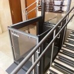 elevador para mejorar la accesibilidad en una comunidad de vecinos
