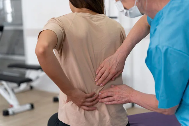fisioteràpia i teràpia de massatge per al tractament de la rigidesa muscular