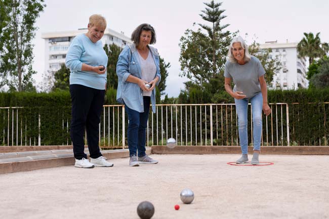 Juego de la petanca propuesta de juego para mayores