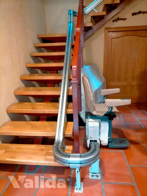 Salvaescaleras curvo en Boadilla del monte
