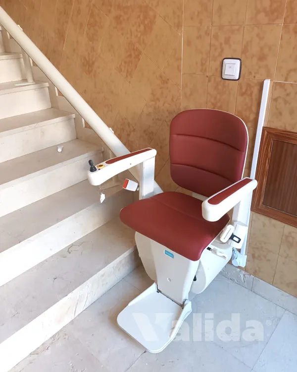 Instalación de la silla elevadora en Miajadas en vivienda particular
