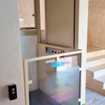 Salvaescaleras en entrada de comunidad en Carcaixent