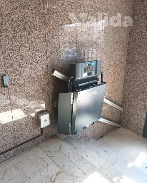 Instalación de plataforma elevadora para mejorar la accesibilidad