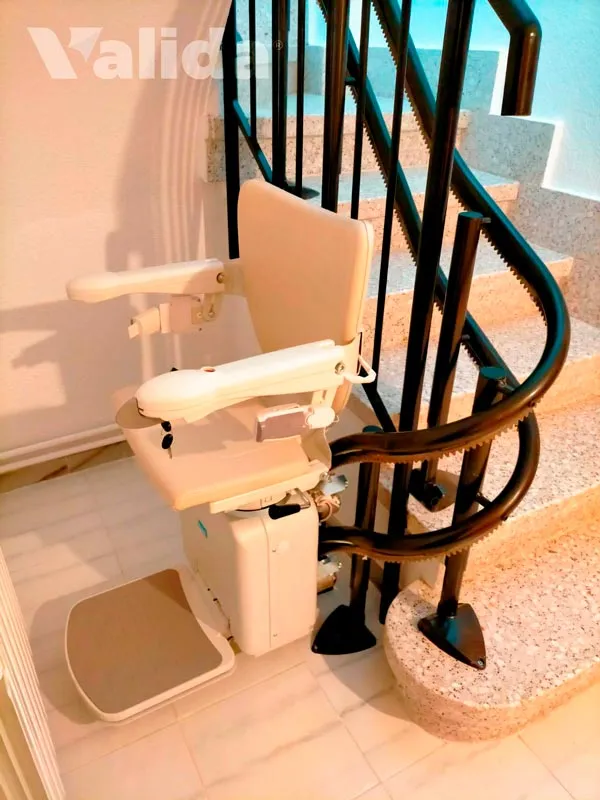 Silla sube escaleras en casa particular Tembleque