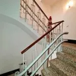 Sube escaleras en comunidad de vecinos de Cambrils