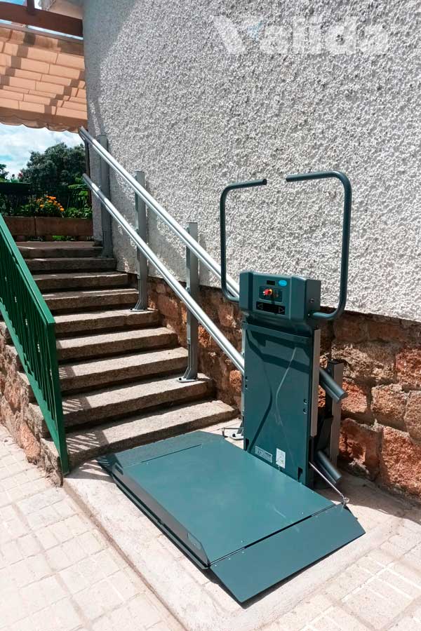 Plataforma salvaescaleras para silla de ruedas en Torrelodones