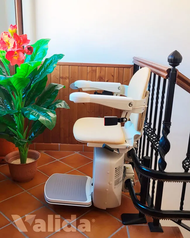 Silla para persona mayor para subir escaleras en Consuegra